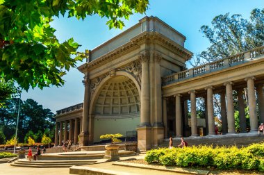 Golden Gate Park San Francisco, resim Bandshell aka Spreckles Temple of Music M. H. de Young Memorial Müzesi yakın gösterir