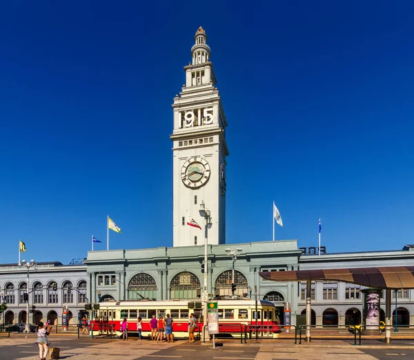 San Francisco, California - September 21, 2015: Ferry Building in Downtown San Francisco at Market Street view of Embarcadero. Located at Pier 1 with the city hub for tram, muni or cable car. — Stock Photo, Image