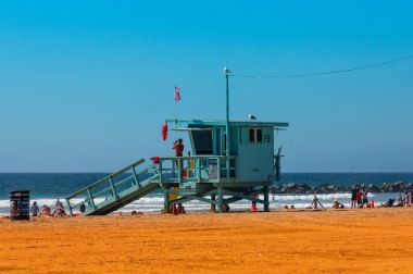 Venice Sahili, Los Angeles, Ca - 25 Eylül 2015: Skatepark dünyaca ünlü Venice Beach. Çok ünlü ve popüler California paten kurulu Park beton rampalar ve palmiye ağaçları ile.