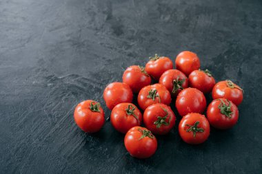 Damla ile taze domates Shot. Heilroom sebzeleri. Taze yemek. Hasat. Kopya alanı. Organik domates. Üst te. Beslenme kavramı