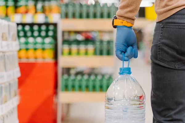 Compras Pánico Durante Pandemia Coronavirus Hombre Irreconocible Comprador Usa Guantes —  Fotos de Stock