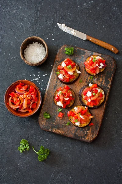 Баклажаны, помидоры, сладкий перец и рикотта — стоковое фото