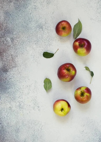 Apples Leaves Blue Stone Background Flat Lay Copy Space — Stock Photo, Image