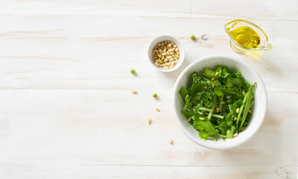 Salade Légumes Frais Avec Légumes Verts Concombre Pois Pignons Sur — Photo