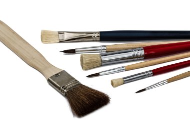 Boya fırçaları, beyaz arka plan üzerinde izole kümesi