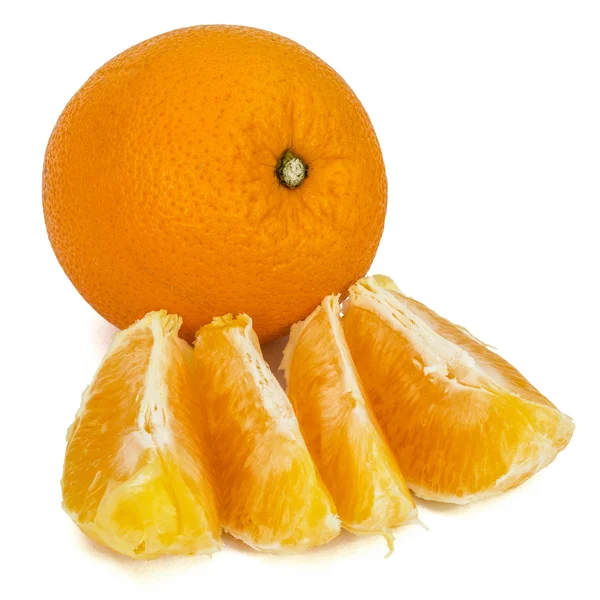 Tranche d'orange mûre, isolée sur fond blanc — Photo