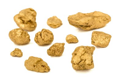 Beyaz arka plan üzerinde izole altın nuggets
