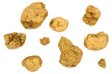 Beyaz arka plan üzerinde izole altın nuggets