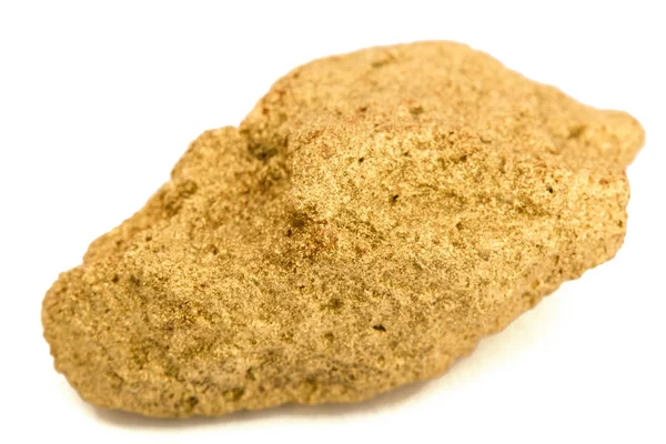 Gold nugget, geïsoleerd op witte achtergrond — Stockfoto