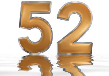 Rakamı su yüzeyine yansıyan 52, elli iki, izole 