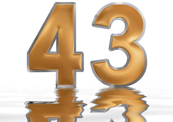 Szám 43, negyven-három, a víz felszínén tükröződik elkülönítése — Stock Fotó
