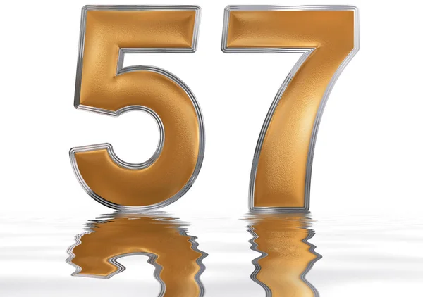 Numeral 57, cincuenta y siete, reflejado en la superficie del agua, aislar — Foto de Stock