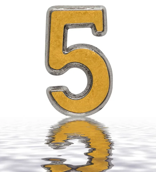 Číslice 5, pět, odráží na povrchu vody izolovaných na whi — Stock fotografie