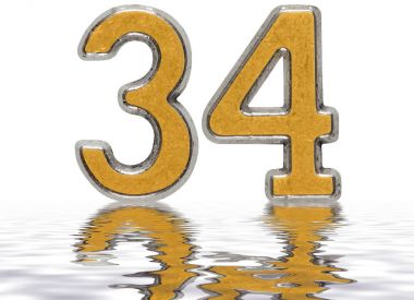 Sayı 34, otuz dört, su yüzeyine yansıyan izole