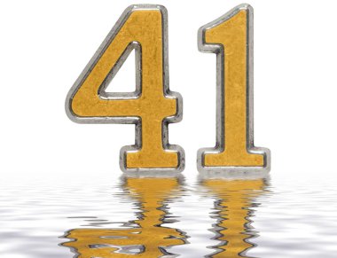 Rakamı su yüzeyine yansıyan 41, kırk bir, izole 