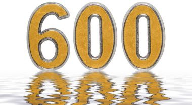 Rakamı 600, altı yüz, su yüzeyi üzerinde isolat yansıyan