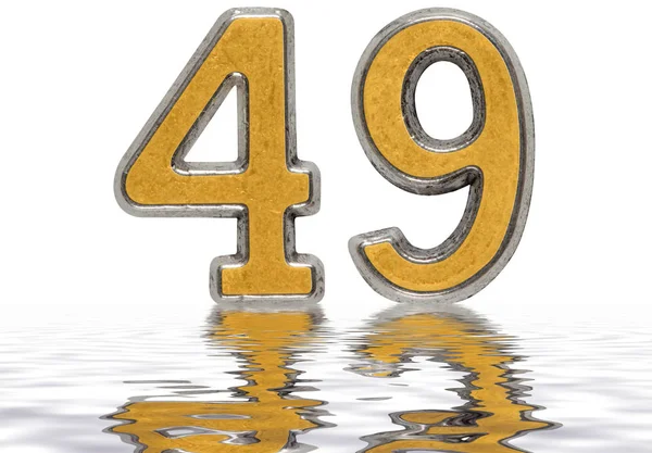 Numéral 49, quarante-neuf, réfléchi à la surface de l'eau, isolé — Photo