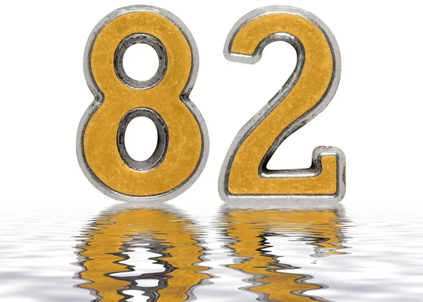 Numero 82, ottantadue, riflesso sulla superficie dell'acqua, isolato — Foto Stock