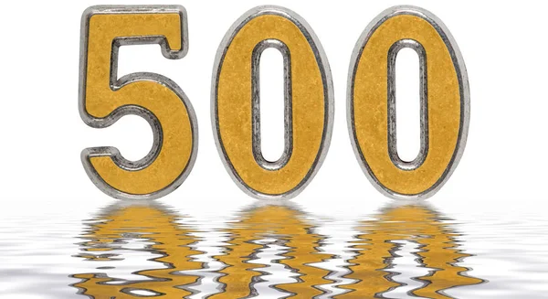 Siffran 500, fem hundra, reflekteras på vattenytan, isola — Stockfoto