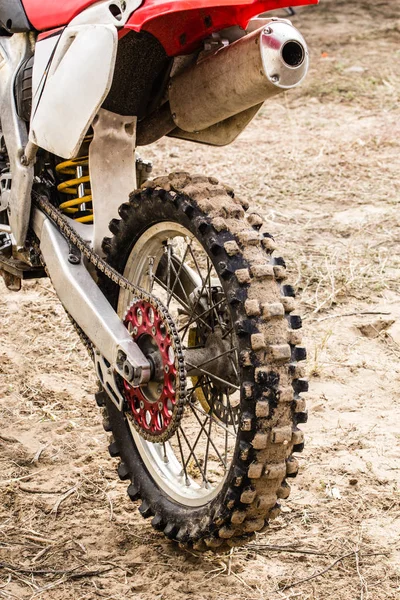 Spor motosiklet yakın çekim arka tekerlek — Stok fotoğraf
