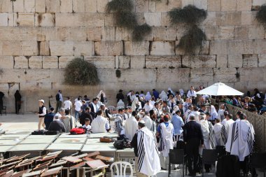 Western Wall Kudüs Old City Bar Mitzvah töreninde. İsrail