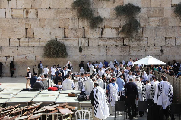 Cerimônia Bar Mitzvah no Muro Ocidental em Jerusalém Cidade Velha. Israel — Fotografia de Stock