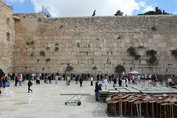 Еврейская молитва у Стены Запада в Иерусалиме. Израиль — стоковое фото