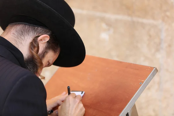 Ortodosso ebreo al Muro Occidentale di Gerusalemme, Israele — Foto Stock