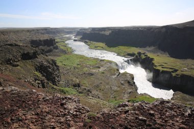 İzlanda'daki Hafragilsfoss şelale