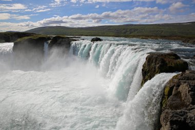 İzlanda 'da Godafoss şelalesi