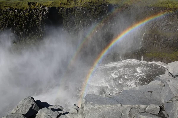 Rainbow på Dettifoss vattenfall — Stockfoto
