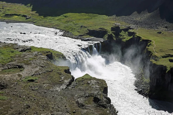 在冰岛 Hafragilsfoss 瀑布 — 图库照片