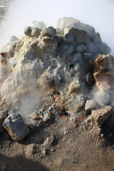 Geothermisch gebied in Namafjall Hverir. IJsland — Stockfoto