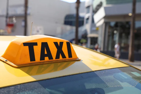 La sarı taksi — Stok fotoğraf