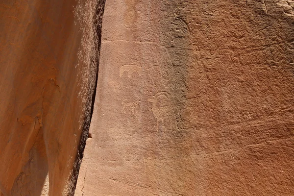 Rotstekeningen in het Capitol Reef National Park — Stockfoto