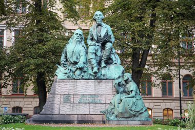 Helsinki, Finlandiya 4 Ekim 2019: Finlandiya ulusal destanı Kalevala 'yı yaratan Fin Filolojist Elias Lonnrot anıtı. Fin heykeltıraş Emil Wikstrom tarafından tasarlanmış ve 18 Ekim 1902 'de tanıtılmıştır. Helsinki. Finlandiya