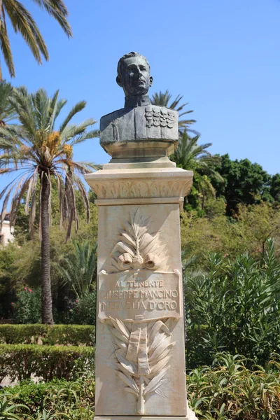 Άγαλμα Του Guiseppe Mancino Στο Παλέρμο Σικελία — Φωτογραφία Αρχείου