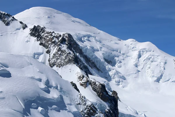 勃朗峰峰位于米迪城的Aiguille — 图库照片