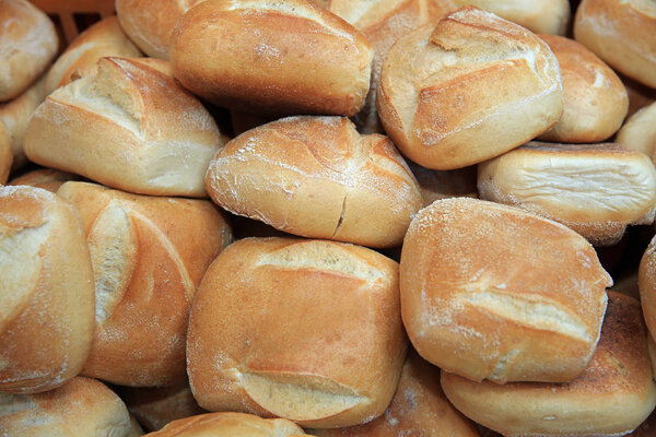 Немецкие булочки в корзине