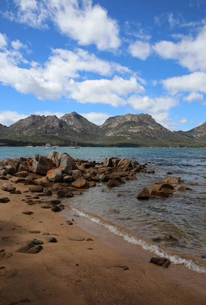 Vista Coles Bay Para Montanhas Chamadas Hazards Parque Nacional Freycinet — Fotografia de Stock