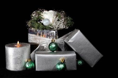 Toplar ve Hediyelerle Noel Dekorasyonu 