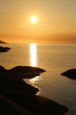Freycinet Ulusal Parkı 'ndaki Balayı Koyu' nda gün batımı. Tazmanya. Avusturalya