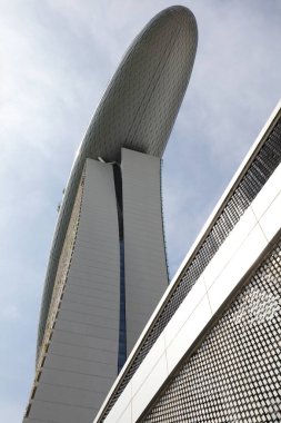 Singapur, Singapur Cumhuriyeti 16 Aralık 2019: Singapur Marina Körfezi Bölgesi 'ndeki Marina Bay Sands Oteli 
