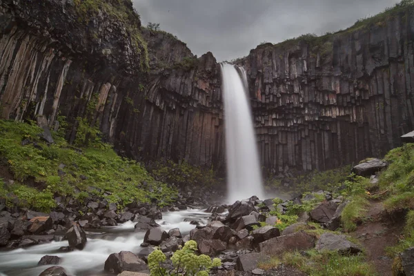 Cachoeira Svartifoss Skaftafell — Fotografia de Stock