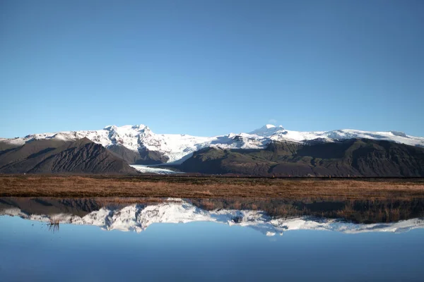 Parque Nacional de Skaftafell reflexão da água — Fotografia de Stock