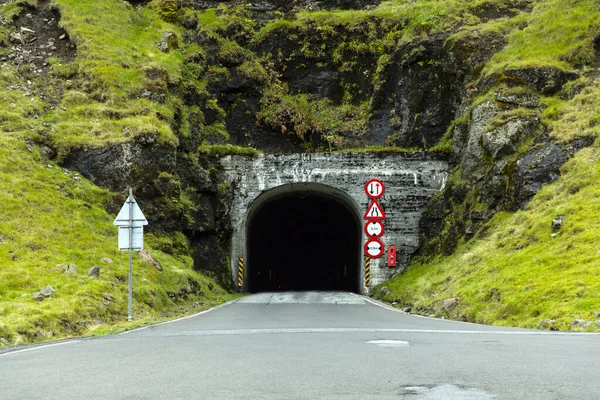 Tunnel in de Faeröer Stockafbeelding