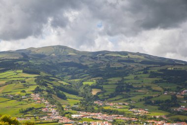 Periler adasının havadan görünüşü, Azores