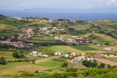 Periler adasının havadan görünüşü, Azores