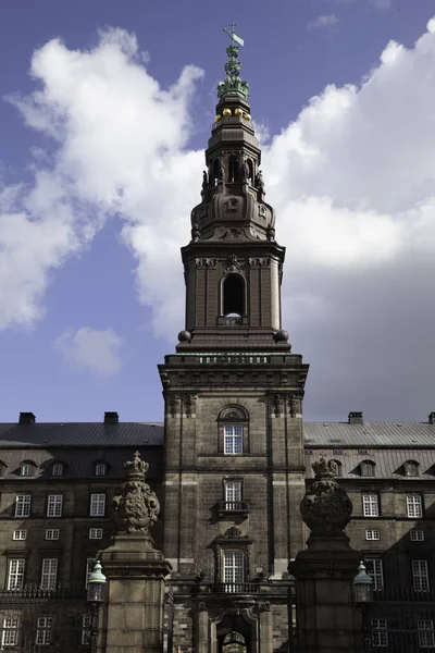 Schloßturm Christiansborg in Nahaufnahme, Kopenhagen, Dänemark — Stockfoto