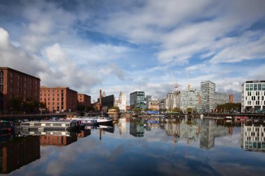 Liverpool rıhtım ve ofis binaları, Uk